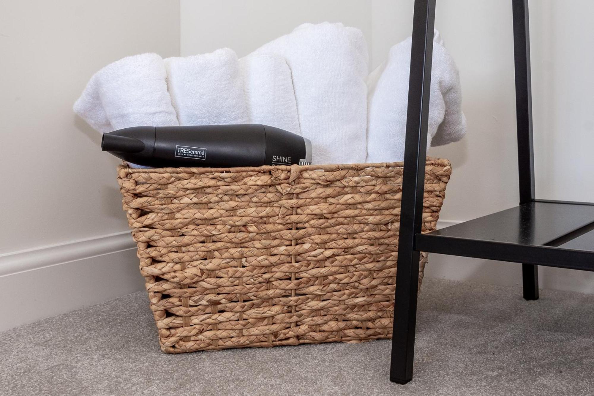 Cozy 2 Bed In Free Parking & Wifi * Milton Keynes