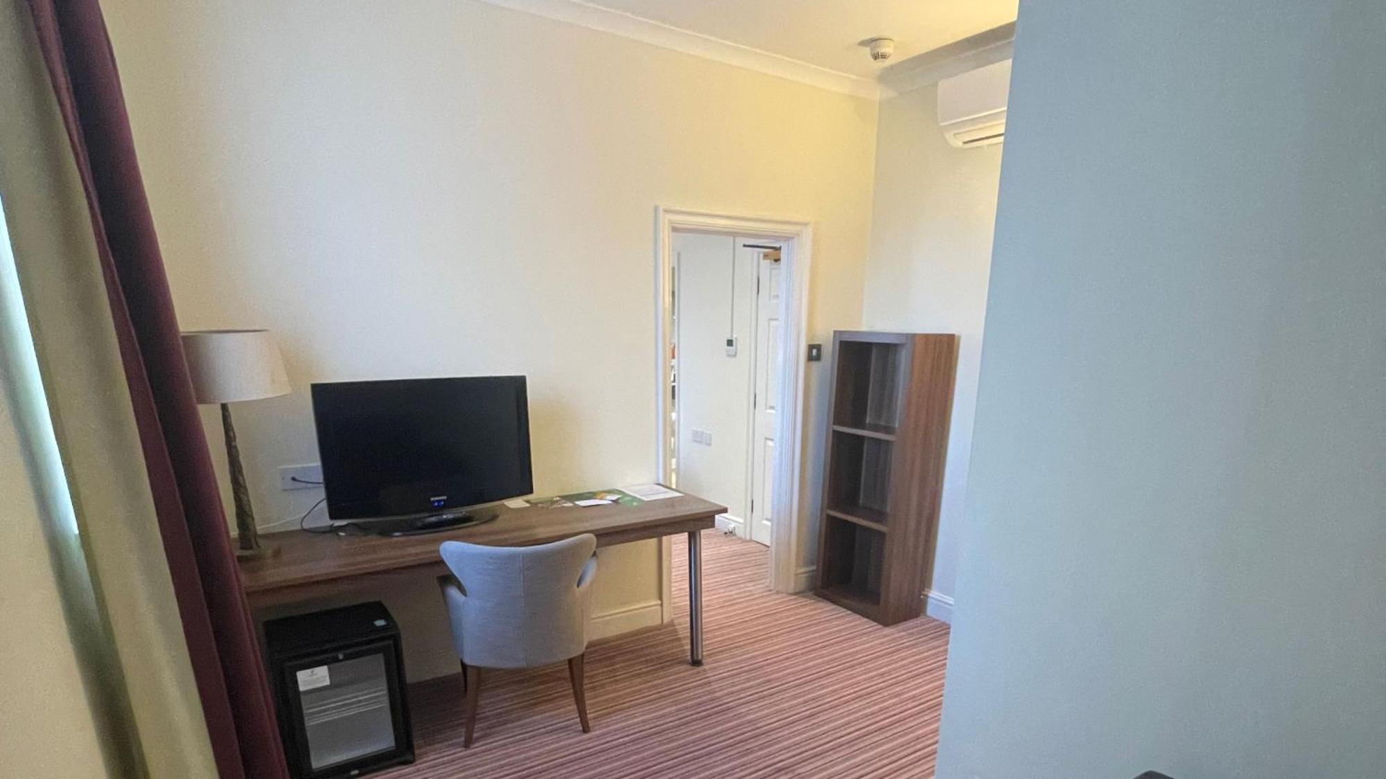 Hotel Holiday East M1 Junc 14 By Ihg