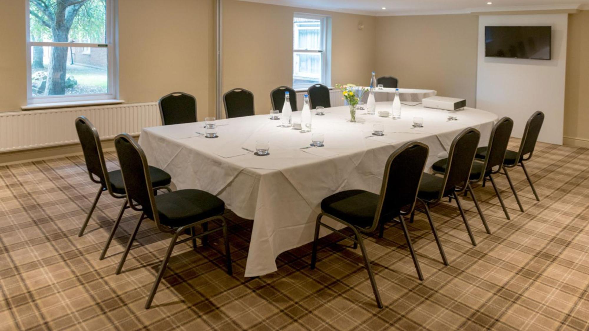 Holiday East M1 Junc 14 By Ihg 4*