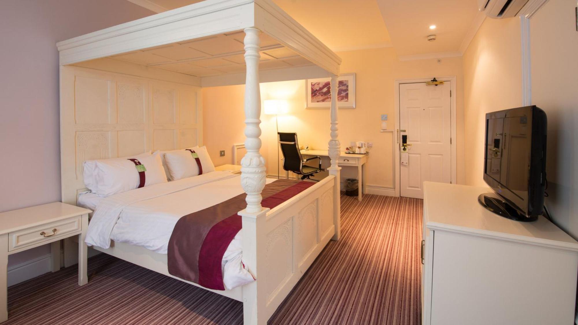 Holiday East M1 Junc 14 By Ihg Hotel Milton Keynes