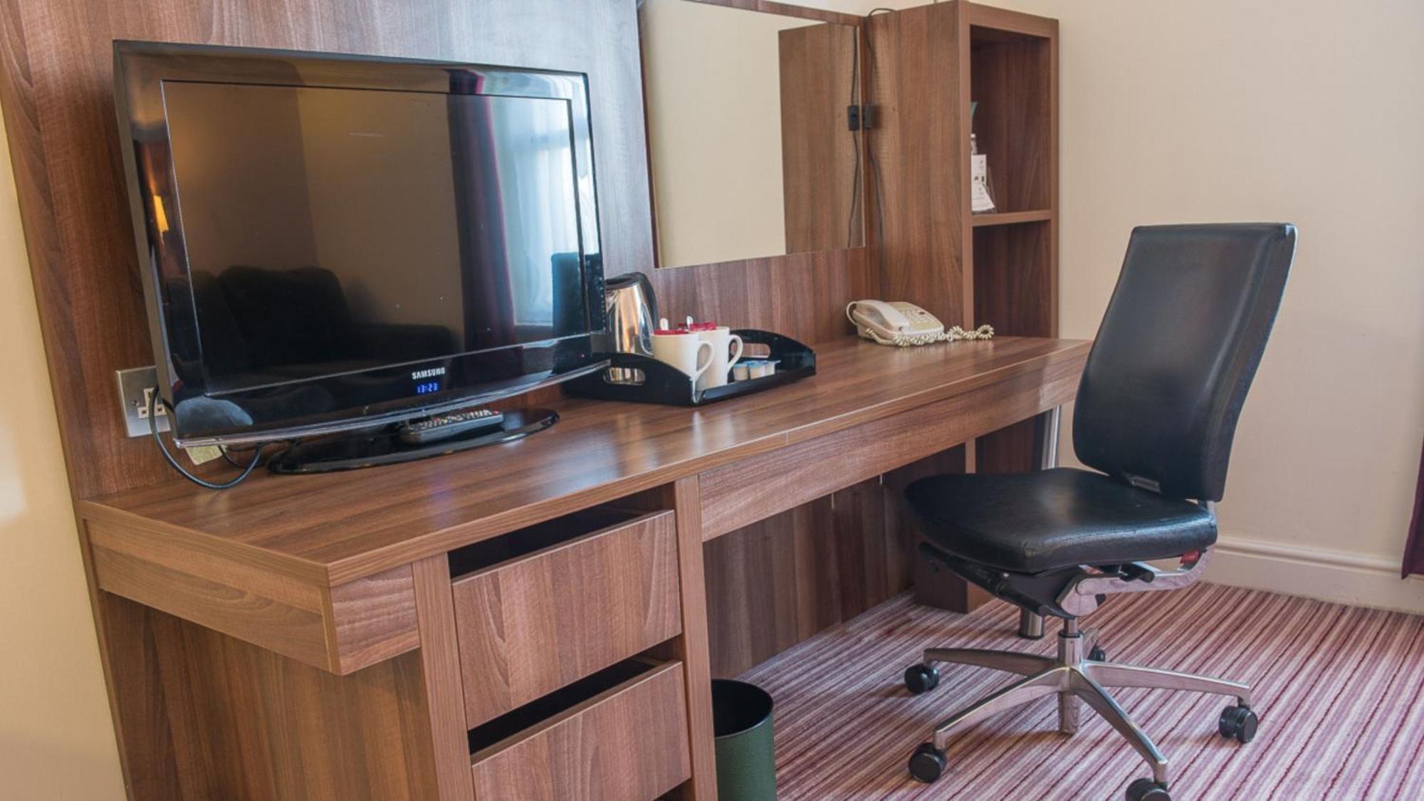 Holiday East M1 Junc 14 By Ihg Hotel