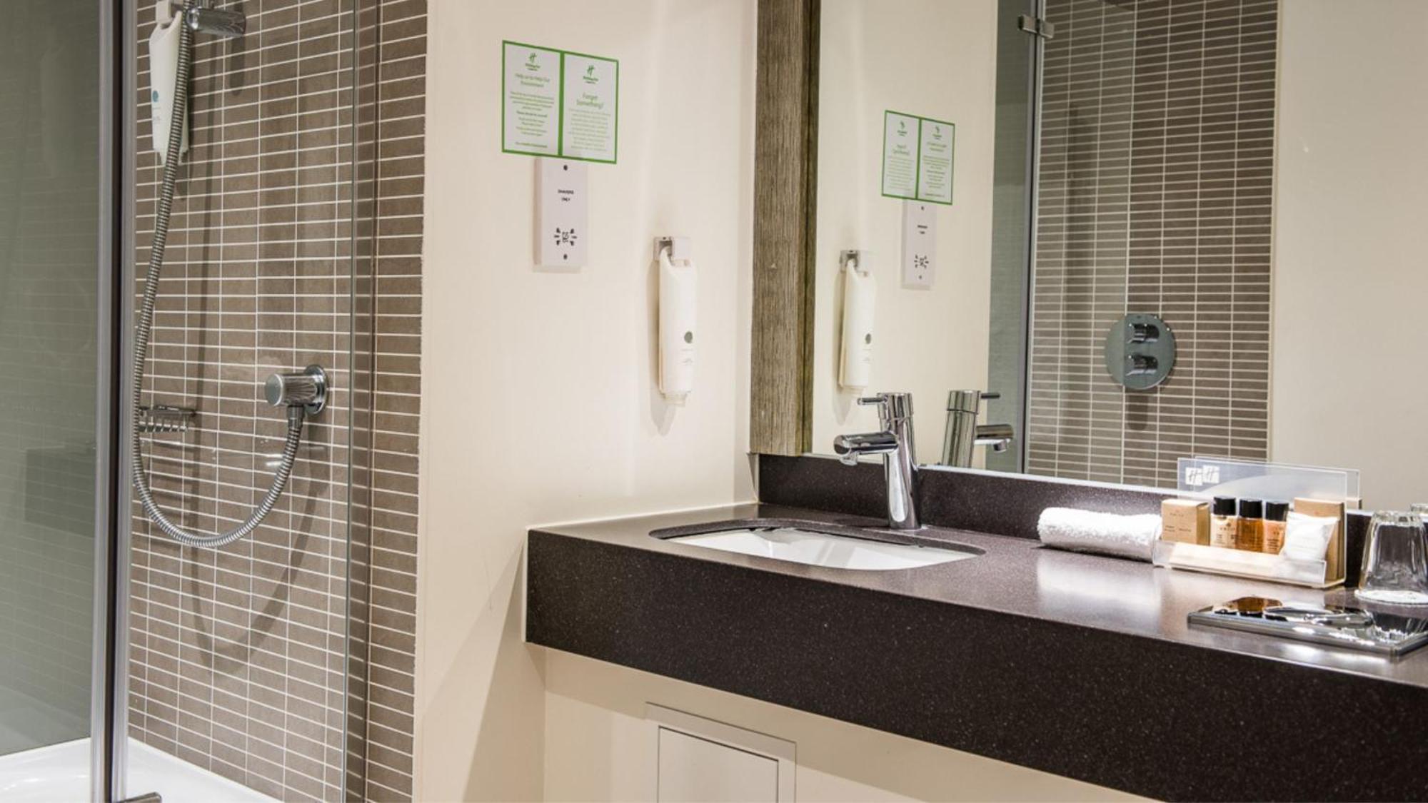Holiday East M1 Junc 14 By Ihg Milton Keynes