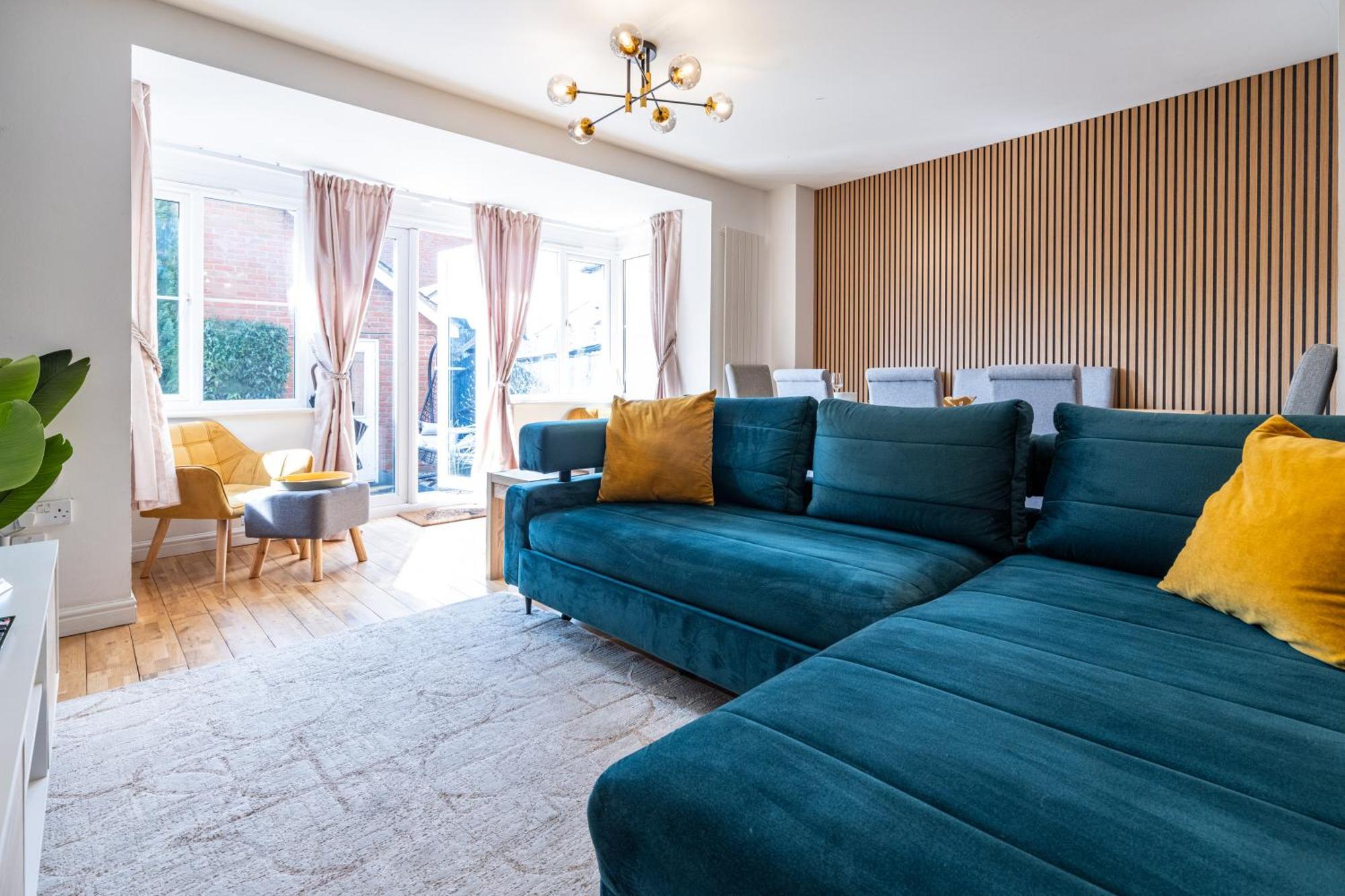 Apartment Brightleap Apartments: Modern Home-away With Entertainment & Amenities *