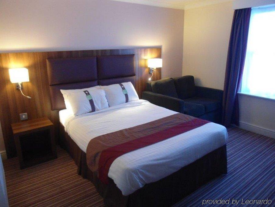 Holiday East M1 Junc 14 By Ihg Hotel