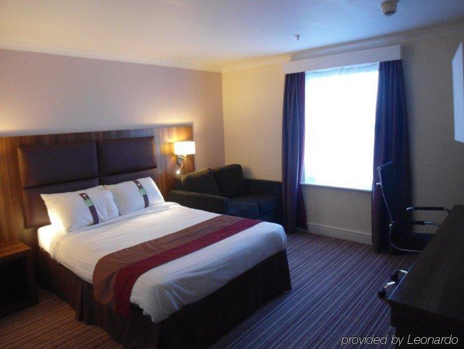 Hotel Holiday East M1 Junc 14 By Ihg 4*