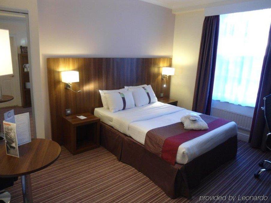 Holiday East M1 Junc 14 By Ihg