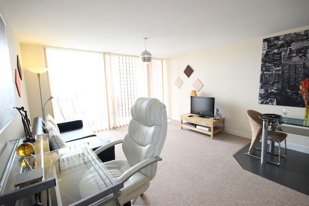 Cotels At Vizion: Serviced With Free Parking Apartment
