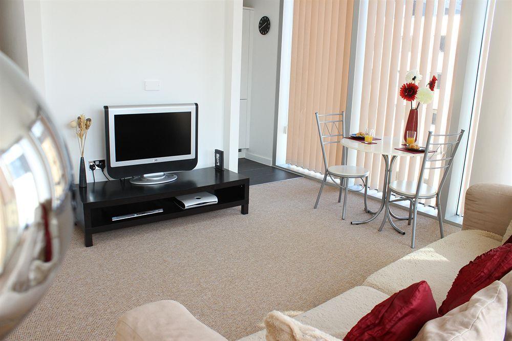 Cotels At Vizion: Serviced With Free Parking Apartment *