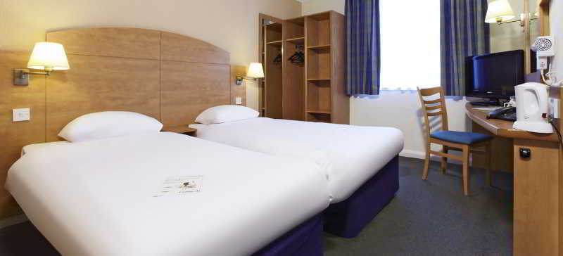 Campanile - Fenny Stratford Hotel 2*