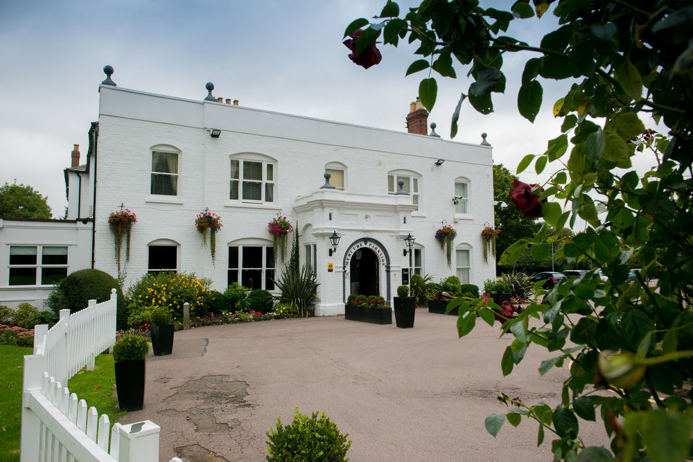 Worldhotels Distinctive Woughton House Hotel 4*