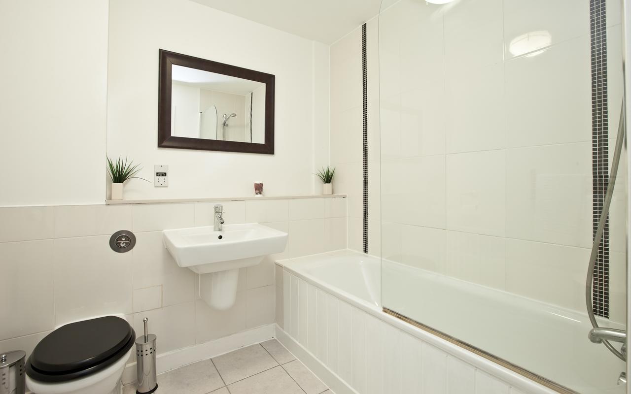 In Mk - Bed Choice Of 1 Super-king Or 2 Singles And Also 2 Sofa Beds - Free Parking And Smart Tv - Contractors, Relocation, Business Travellers * Milton Keynes