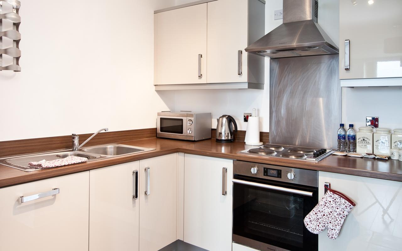 In Mk - Bed Choice Of 1 Super-king Or 2 Singles And Also 2 Sofa Beds - Free Parking And Smart Tv - Contractors, Relocation, Business Travellers *