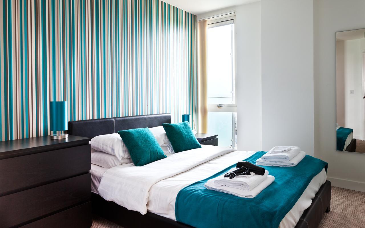 In Mk - Bed Choice Of 1 Super-king Or 2 Singles And Also 2 Sofa Beds - Free Parking And Smart Tv - Contractors, Relocation, Business Travellers Apartment Milton Keynes