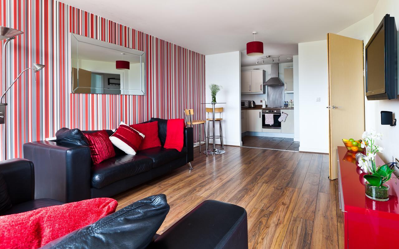 In Mk - Bed Choice Of 1 Super-king Or 2 Singles And Also 2 Sofa Beds - Free Parking And Smart Tv - Contractors, Relocation, Business Travellers Apartment Milton Keynes