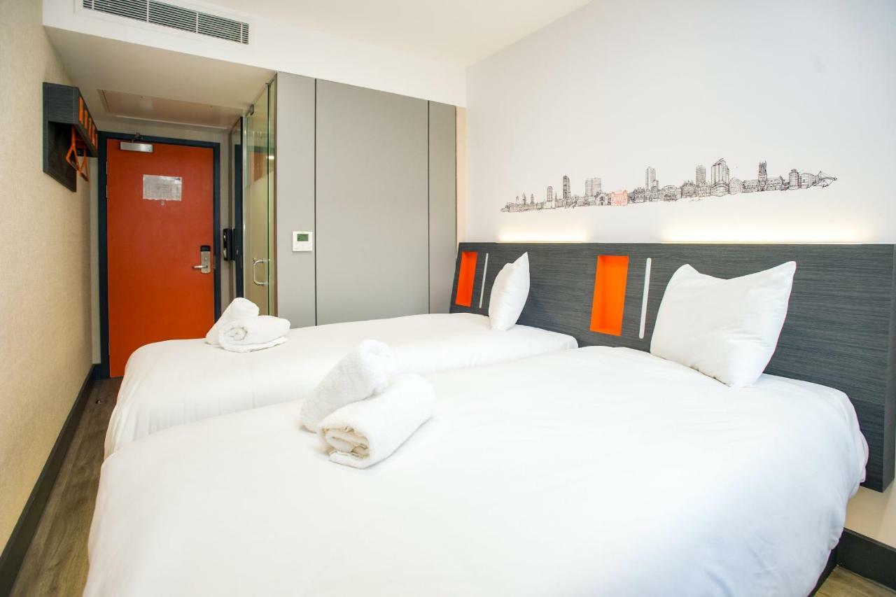 Easyhotel 3*