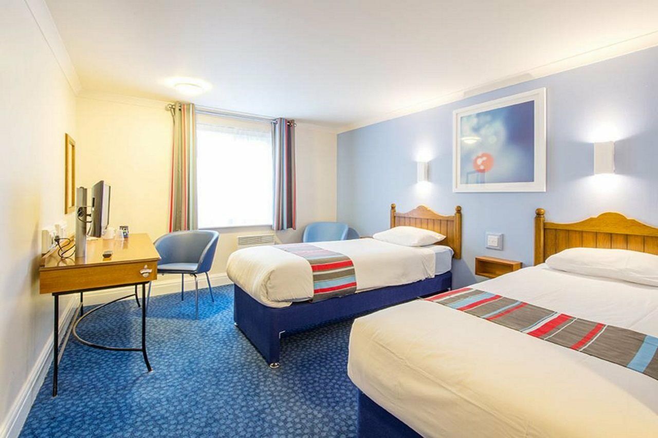 Travelodge Shenley Church 3*