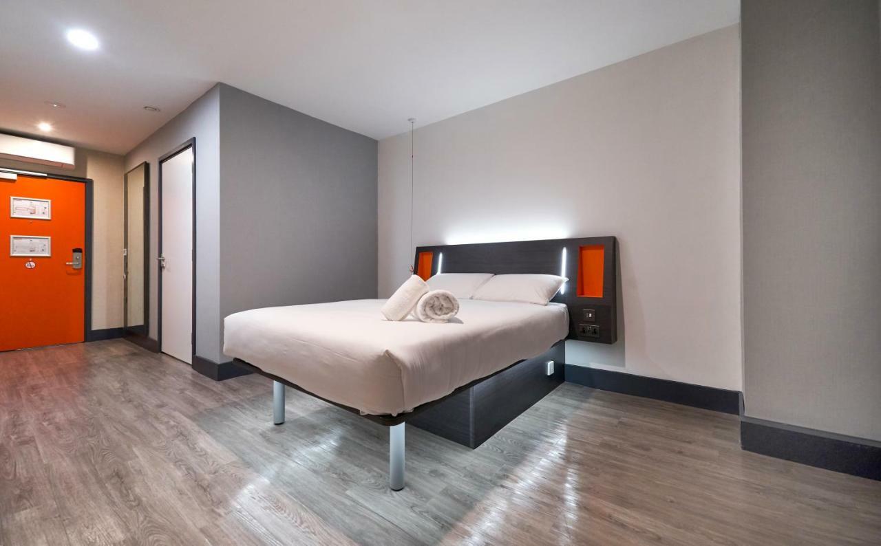 Hotel Easyhotel 3*