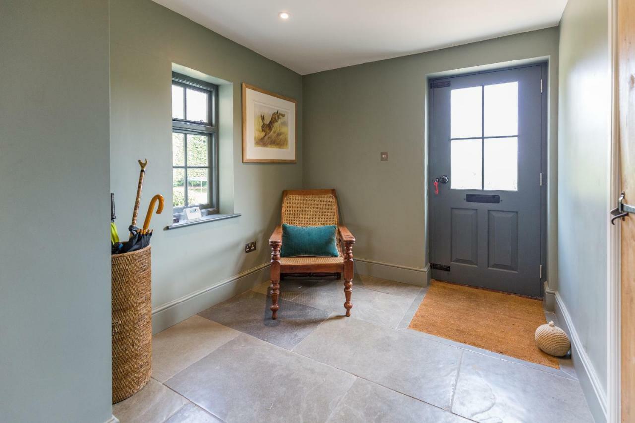 Bed & Breakfast Church End 3*