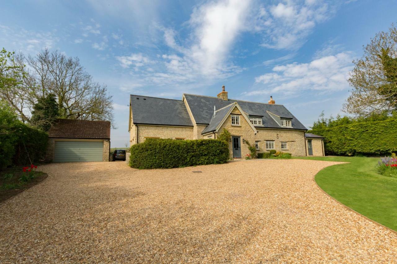 Bed & Breakfast Church End 3*