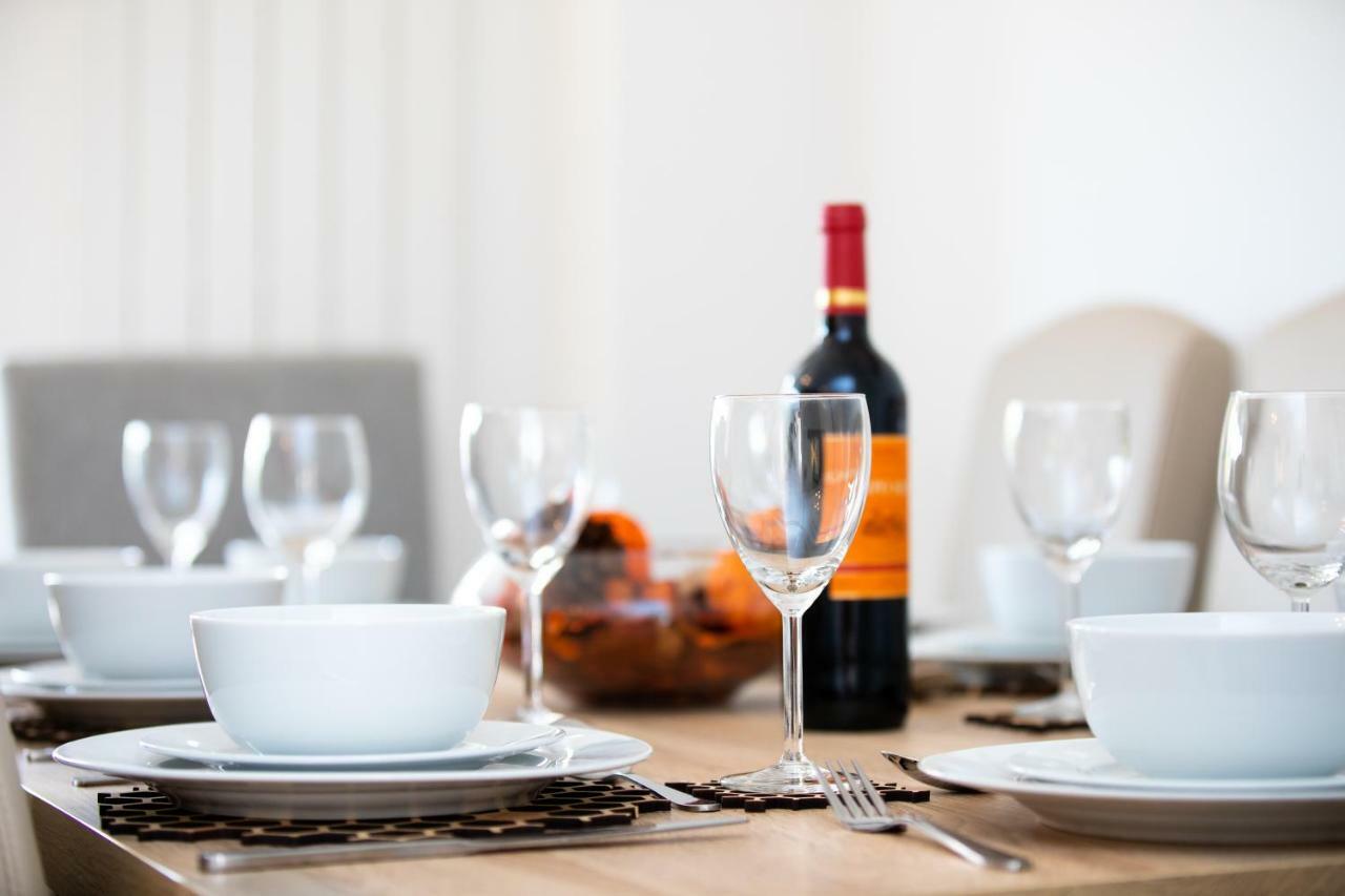 Brightleap Apartments: Modern Home-away With Entertainment & Amenities Milton Keynes