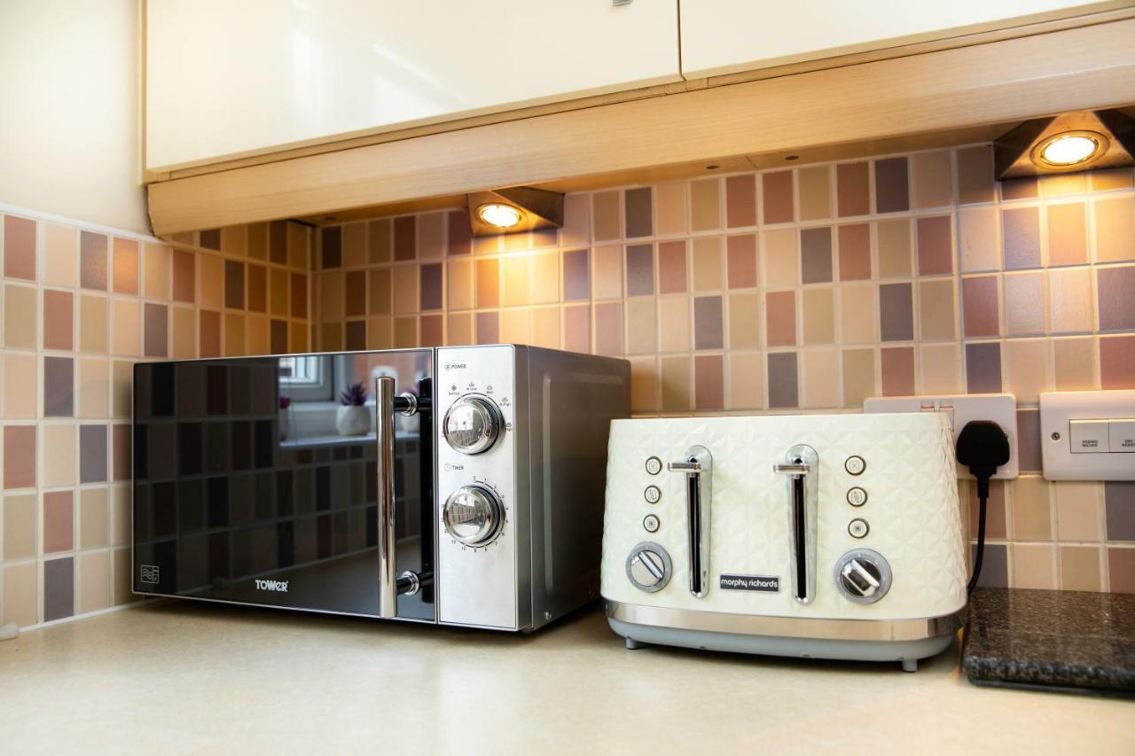 Apartment Brightleap Apartments: Modern Home-away With Entertainment & Amenities *