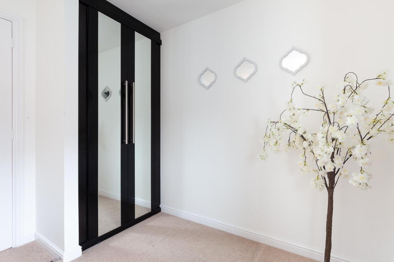 Central Garden House: Family-friendly With Free Parking