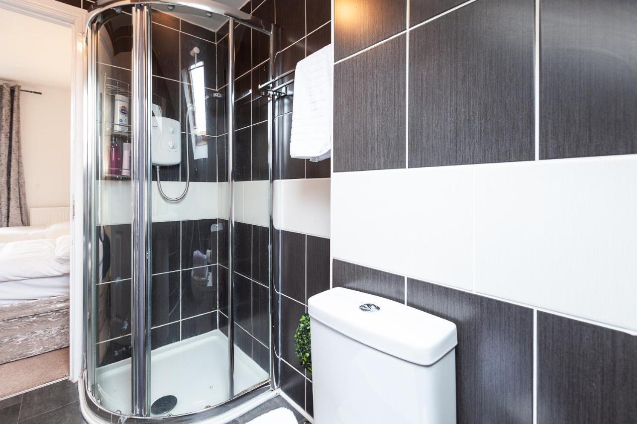 Central Garden House: Family-friendly With Free Parking Apartamento