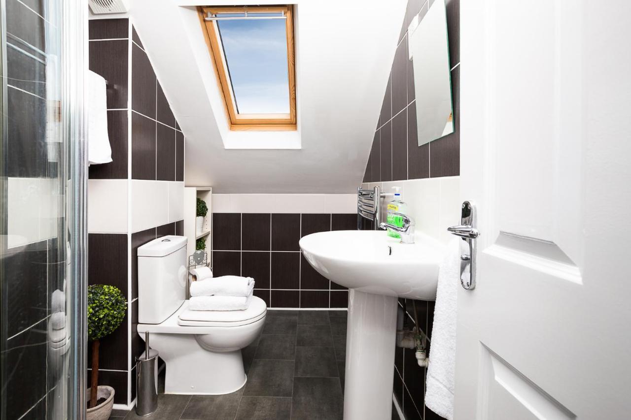 Apartamento Central Garden House: Family-friendly With Free Parking *