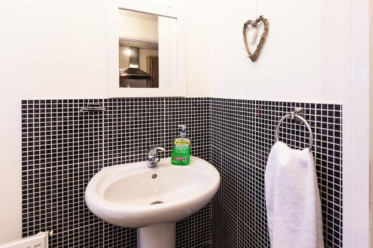 Central Garden House: Family-friendly With Free Parking