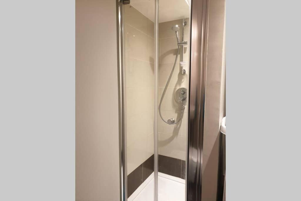Topaz Properties One Bedroom Executive Cmk *