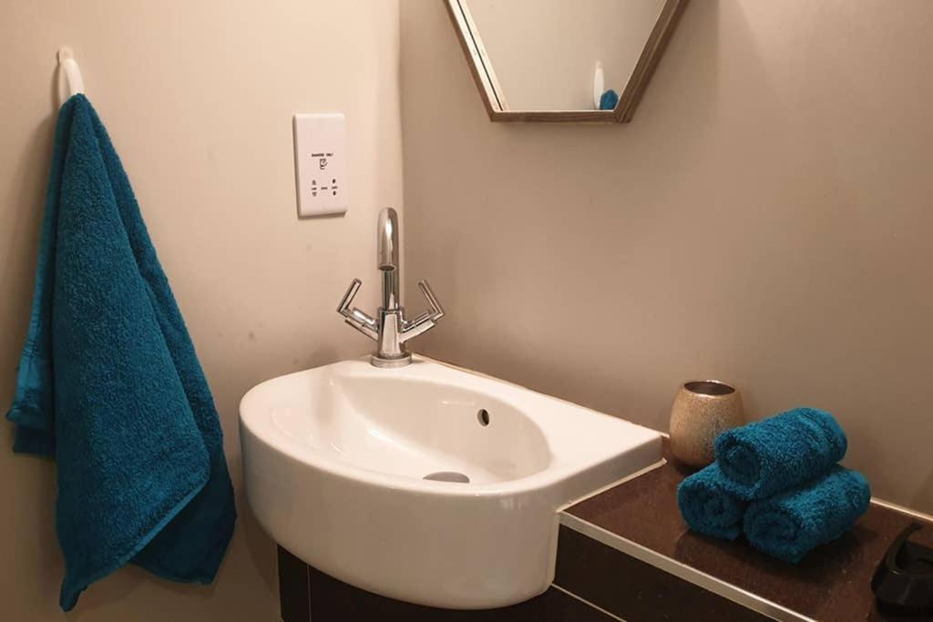 Apartment Topaz Properties One Bedroom Executive Cmk *