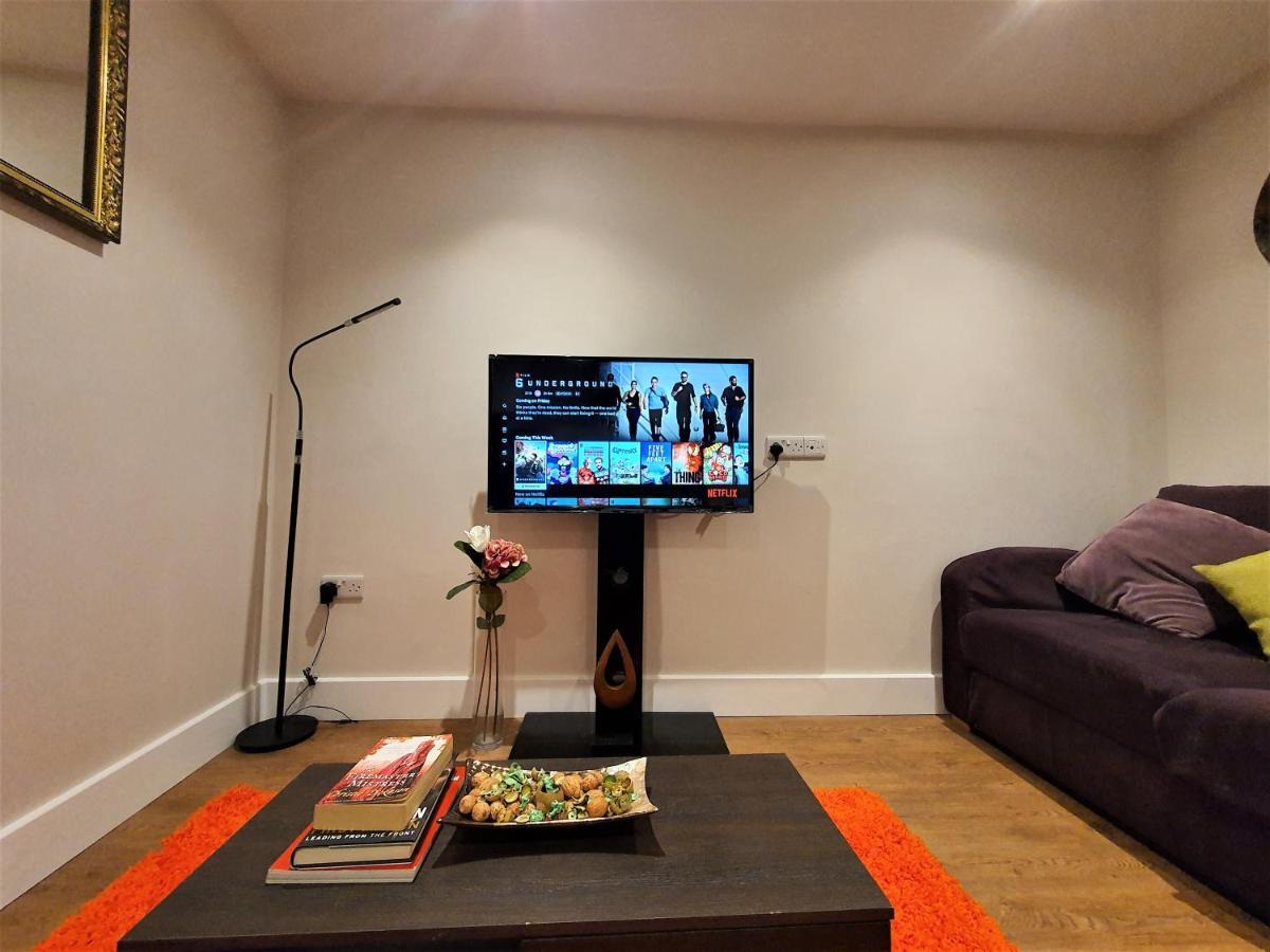 Spacious Contractor House For Large Groups- Up To 4 Private Parking By Ideyfine * Milton Keynes