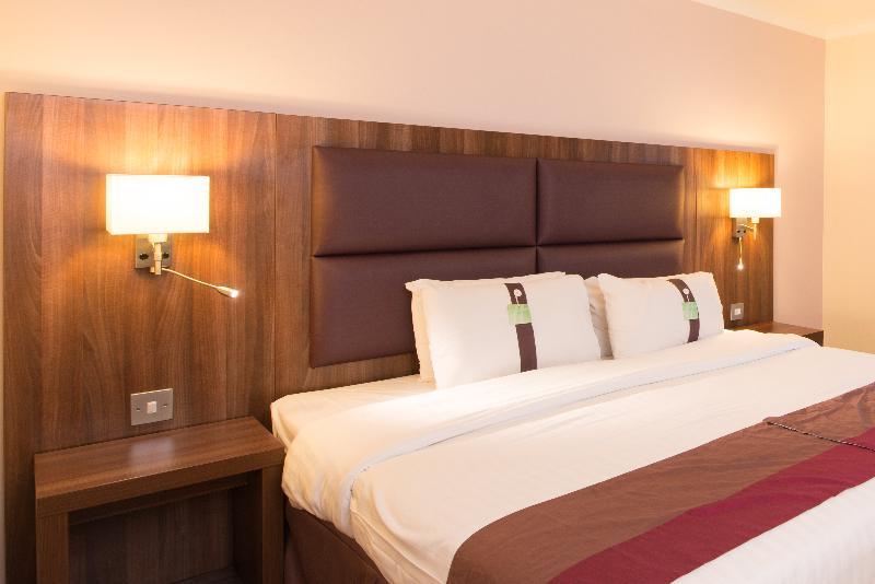 Hotel Holiday East M1 Junc 14 By Ihg 4*