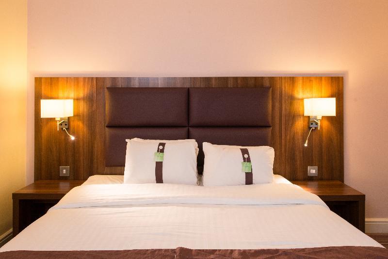Hotel Holiday East M1 Junc 14 By Ihg 4*