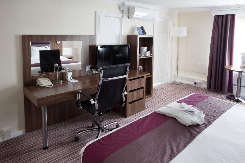 Hotel Holiday East M1 Junc 14 By Ihg